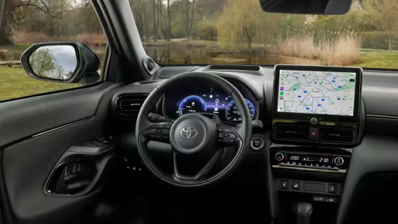 Toyota Yaris Cross dashboard telefoonhouder montage