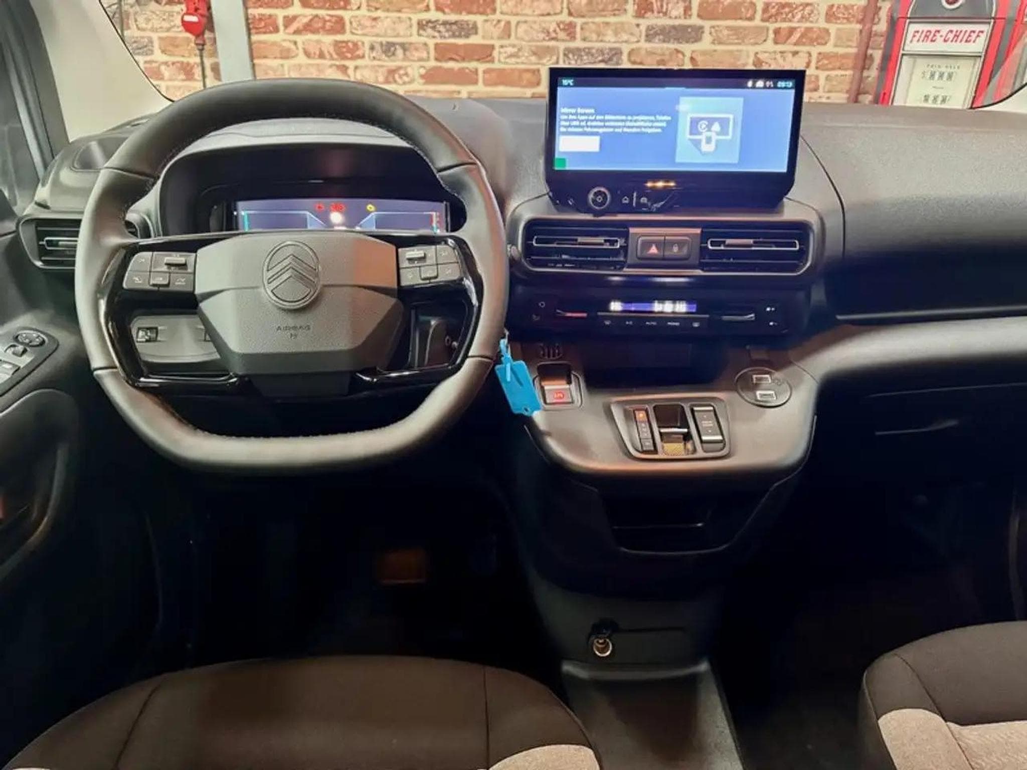 Citroën Berlingo dashboard telefoonhouder montage