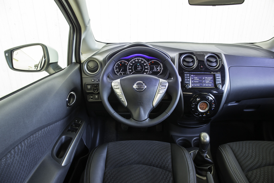 Nissan Note dashboard telefoonhouder montage