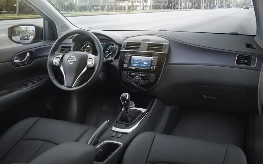 Nissan Pulsar dashboard telefoonhouder montage