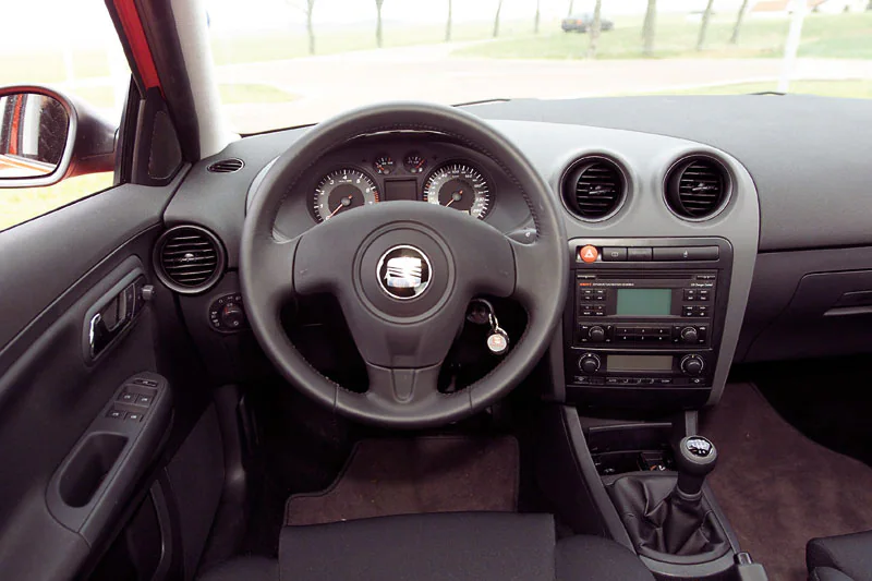 Seat Cordoba dashboard telefoonhouder montage