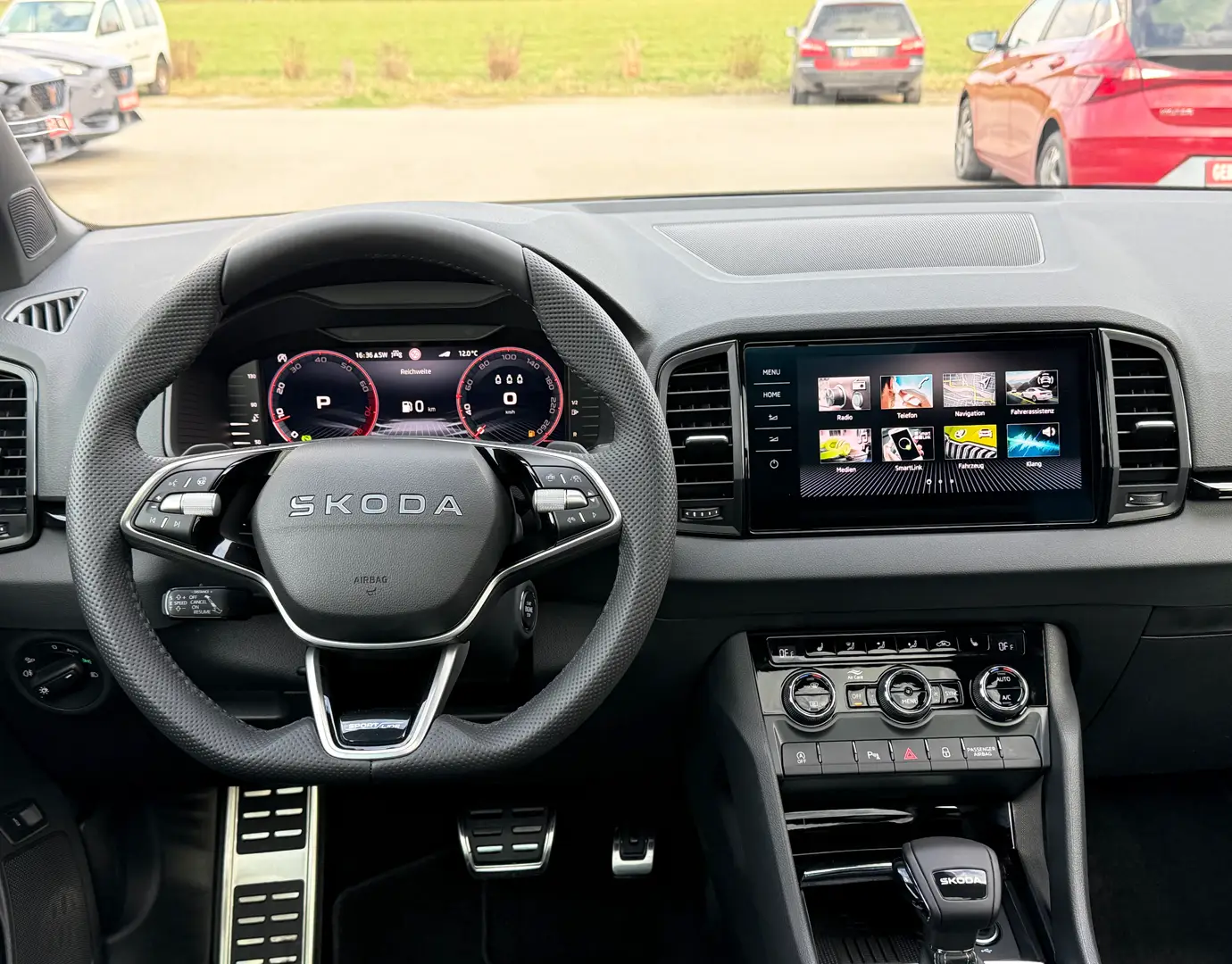 Skoda Karoq dashboard telefoonhouder montage