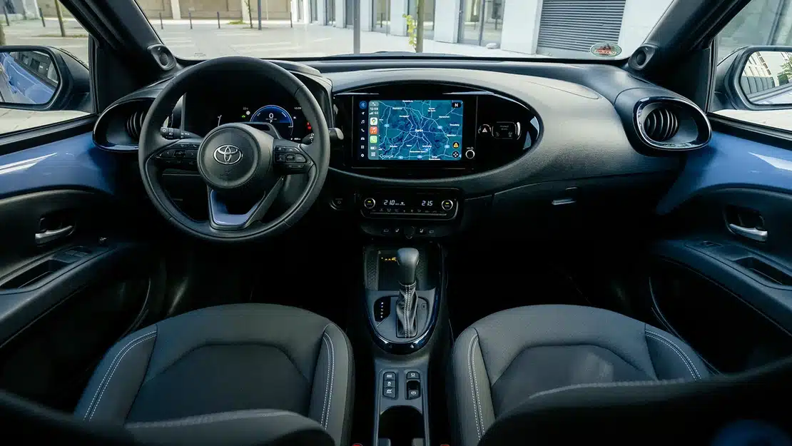 Toyota Aygo X dashboard telefoonhouder montage